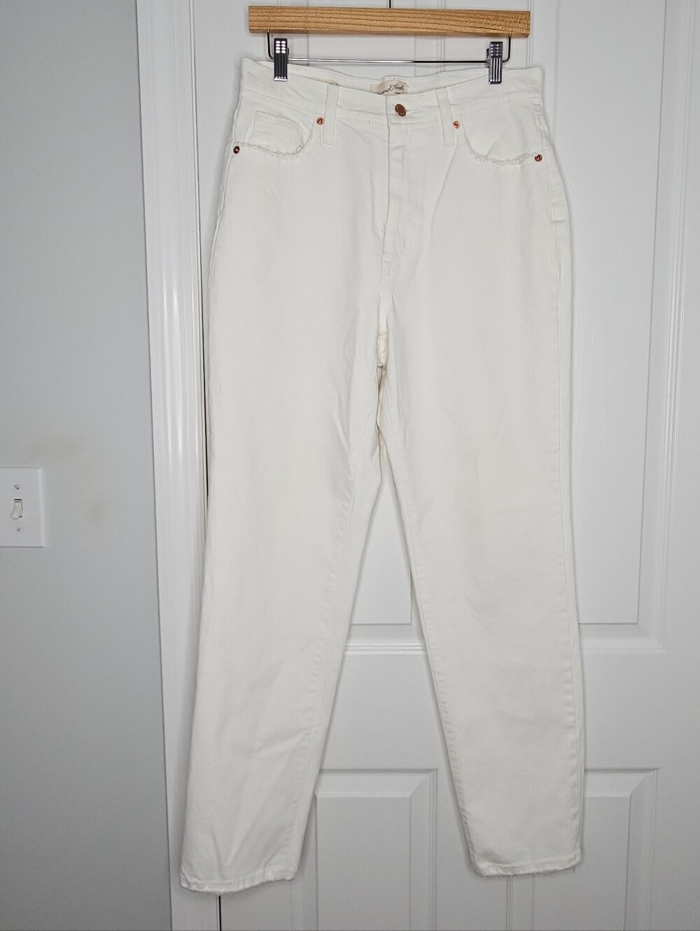 Universal Thread High-Rise 90's Vintage Straight Jeans Size 8 Reg White Raw Hem